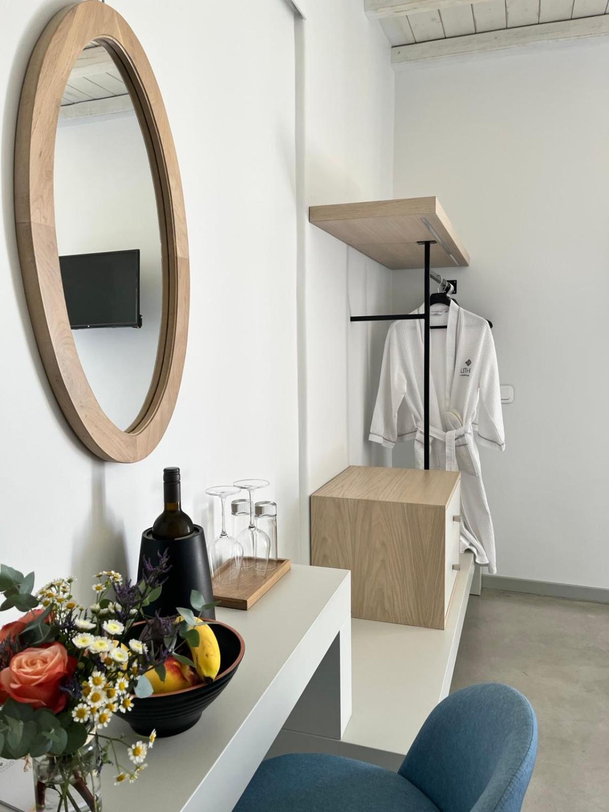 Lithos Luxury Suites Tínos المظهر الخارجي الصورة